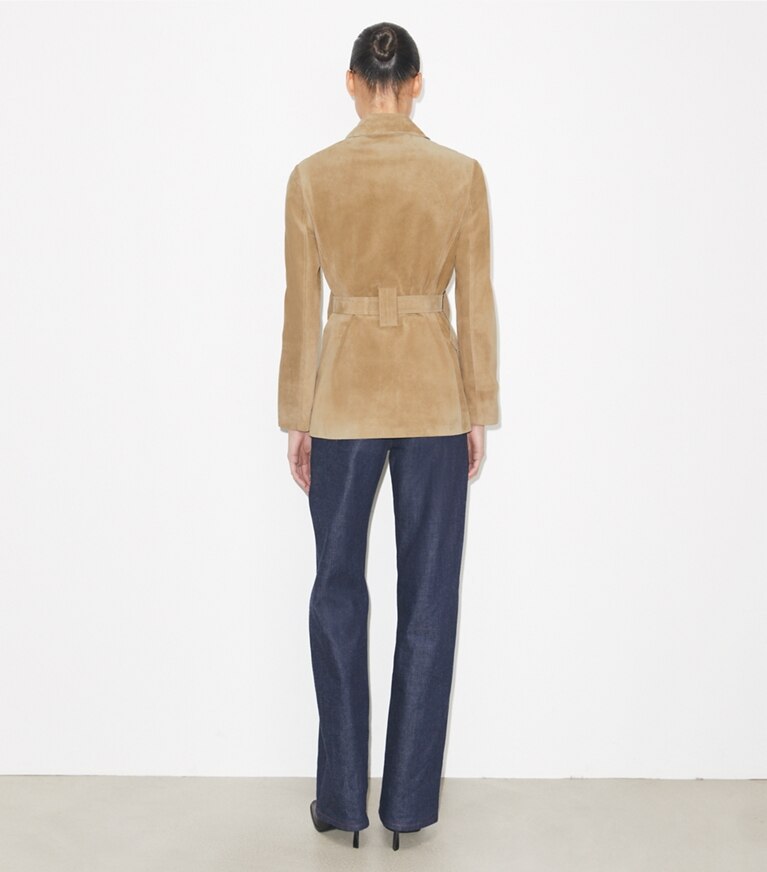 Tory Burch diseñador chaquetas Chaqueta de gamuza con cinturón en Light Brown parte posterior en modelo