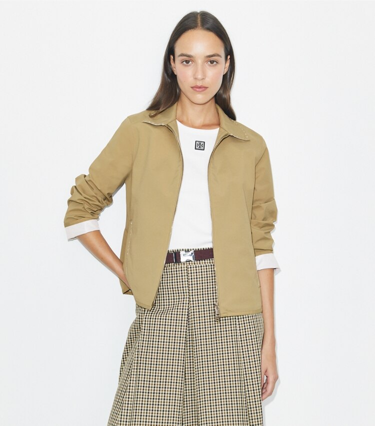 Tory Burch diseñador chaquetas Chaqueta de golf de nailon bordada en Taupe Gray detalle en modelo