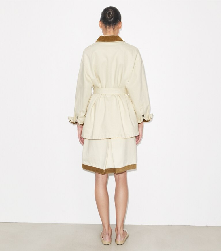 Tory Burch diseñador chaquetas Chaqueta de mezclilla abotonada en Beige parte posterior en modelo