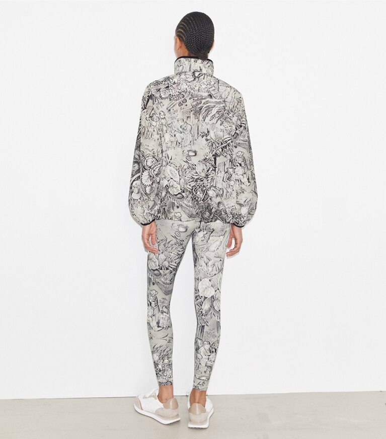 Tory Sport diseñador chaquetas Chaqueta de nailon ripstop en Grey Alien Toile parte posterior en modelo