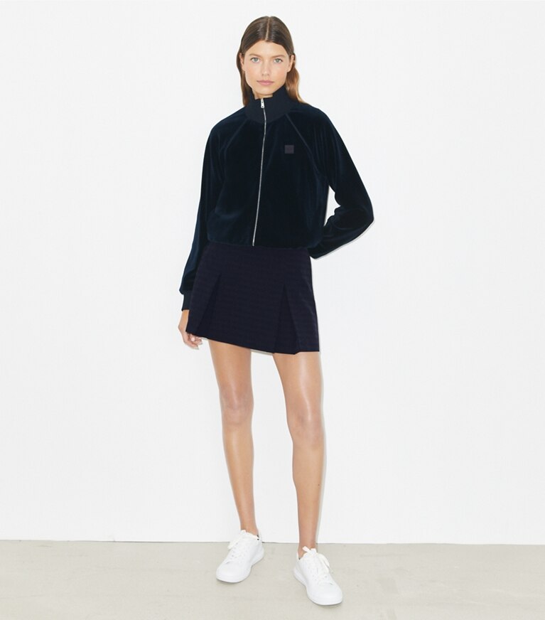 Tory Burch diseñador chaquetas Chaqueta deportiva de terciopelo en Ink frente en modelo