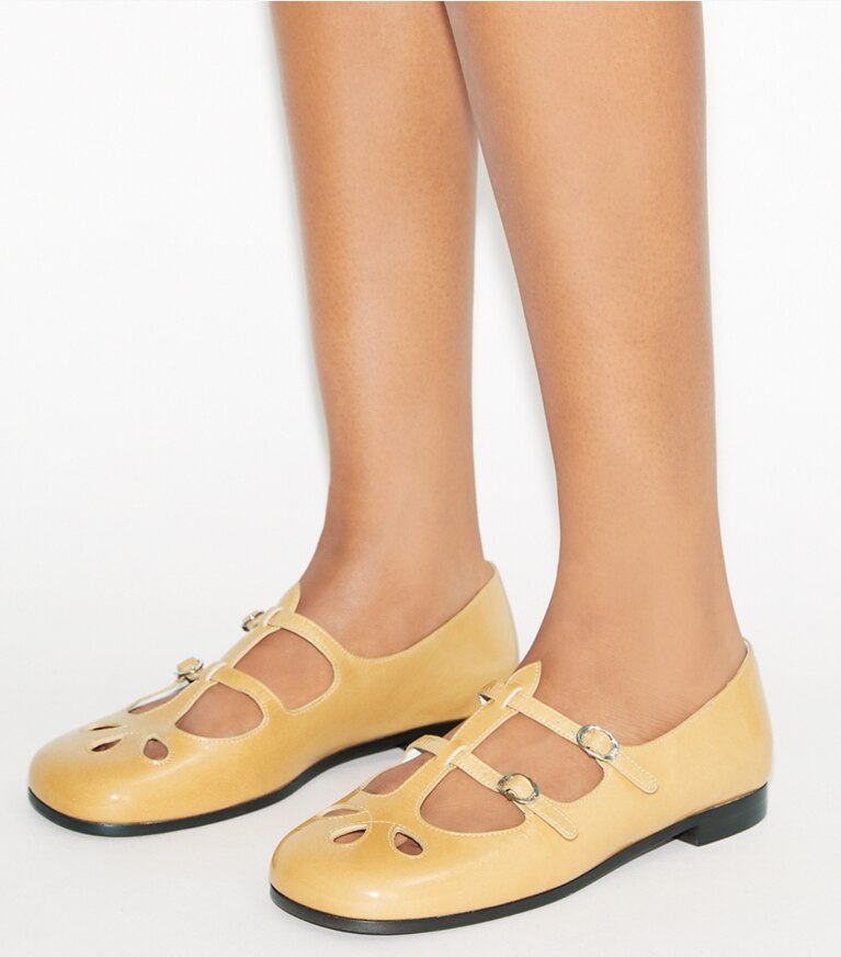Tory Burch designer mocassins Charles IX violet dans CANTUCCI accessoire sur le modèle