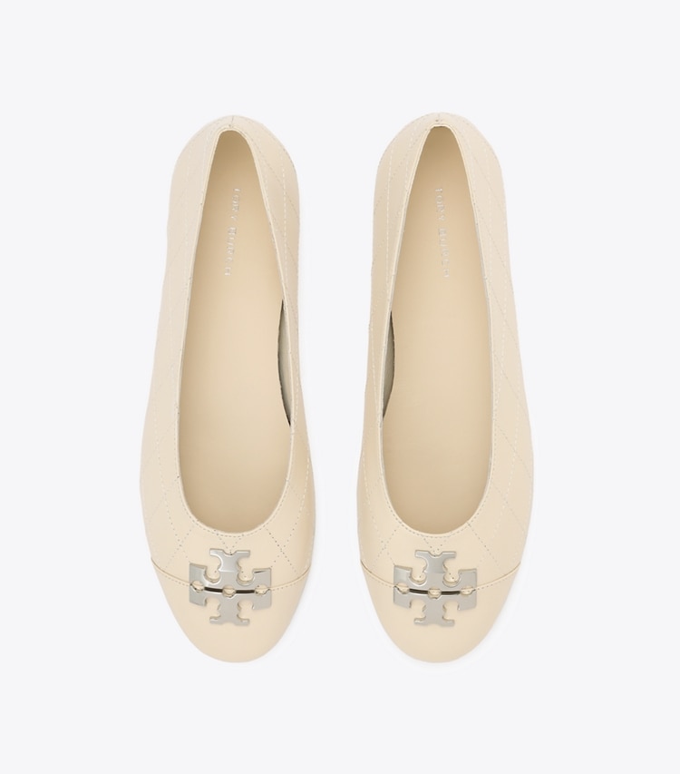 Tory Burch designer フラット チャーリー キルト バレエシューズ ワイド in LIGHT CREAM / LIGHT CREAM オーバーヘッド