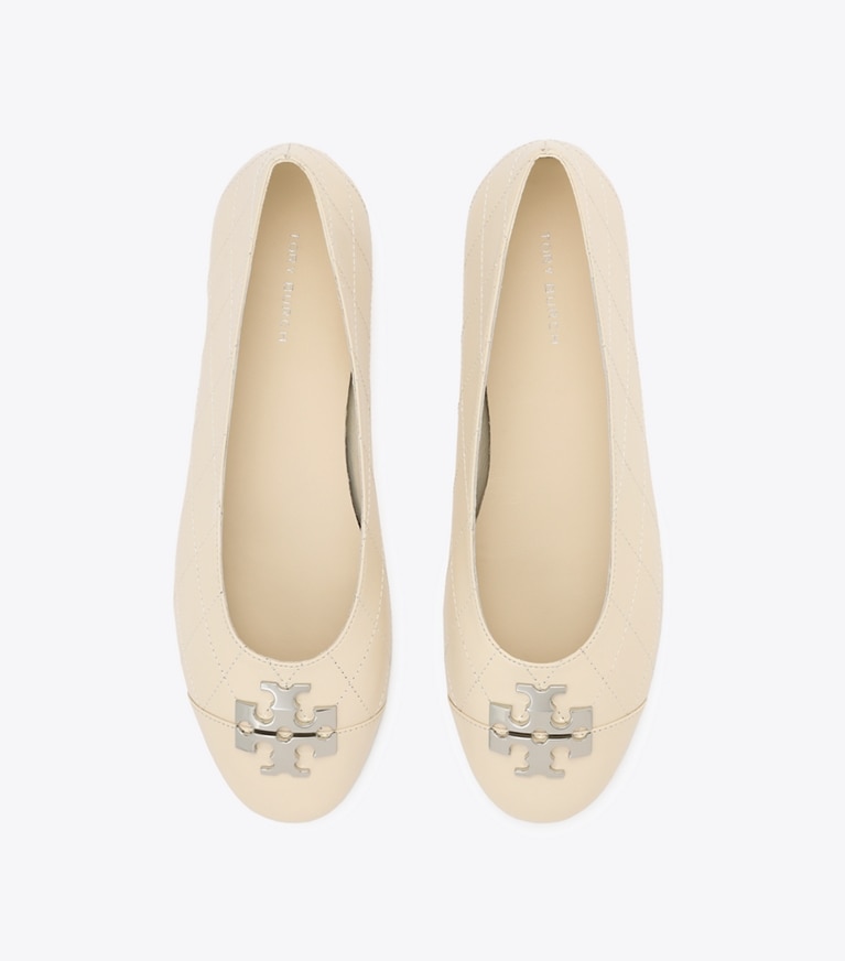 Tory Burch designer フラット チャーリー キルト バレエシューズ ワイド in LIGHT CREAM / LIGHT CREAM オーバーヘッド