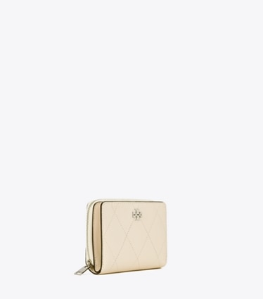 Tory Burch designer 財布 チャーリー キルト バイフォールド ウォレット in Light Cream angle