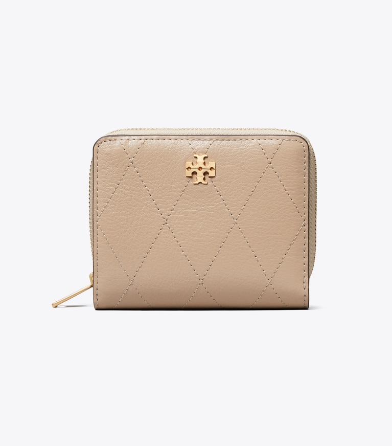 Tory Burch designer 財布 チャーリー キルト バイフォールド ウォレット in Soft Cement front