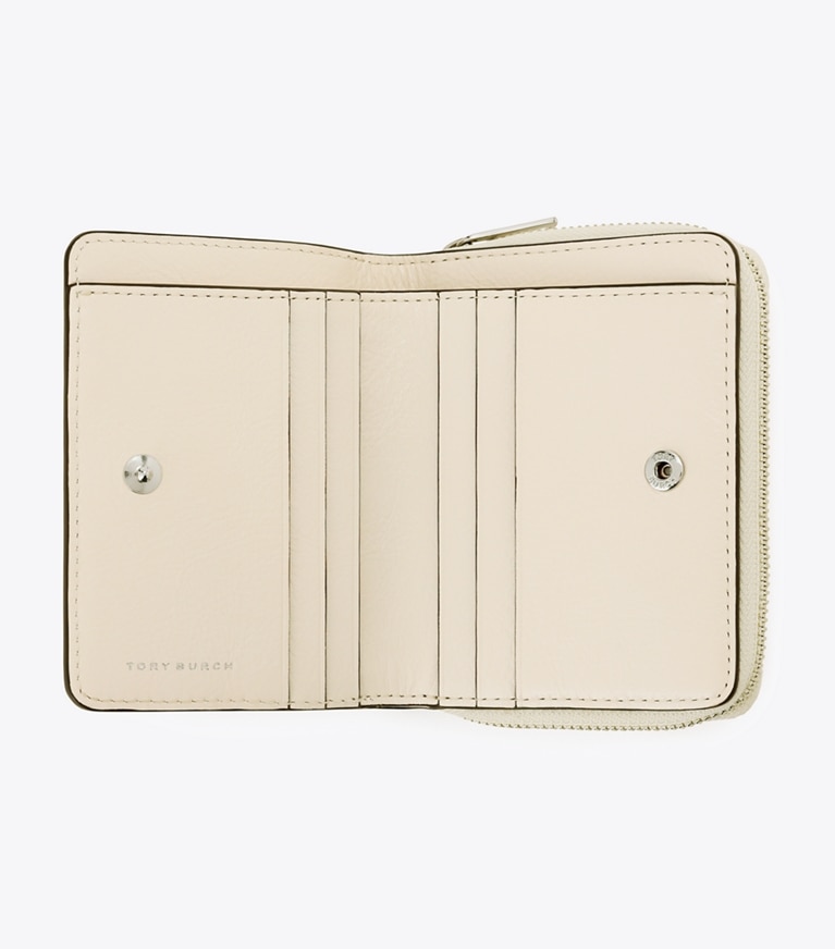 Tory Burch designer 財布 チャーリー キルト バイフォールド ウォレット in Light Cream オーバーヘッド