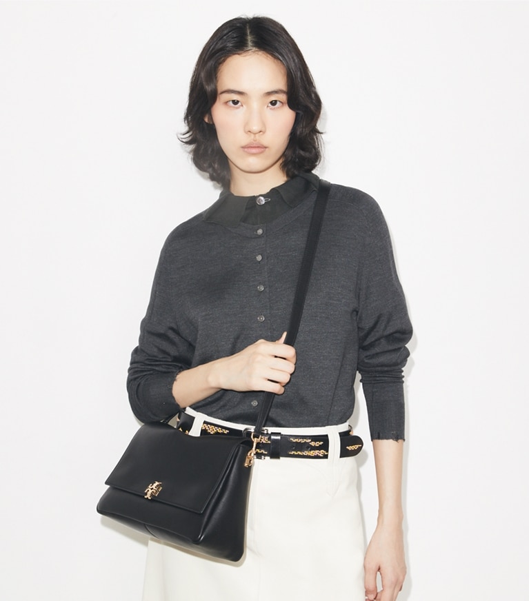 Tory Burch designer schultertaschen Charlie Schultertasche in Black additional on model
