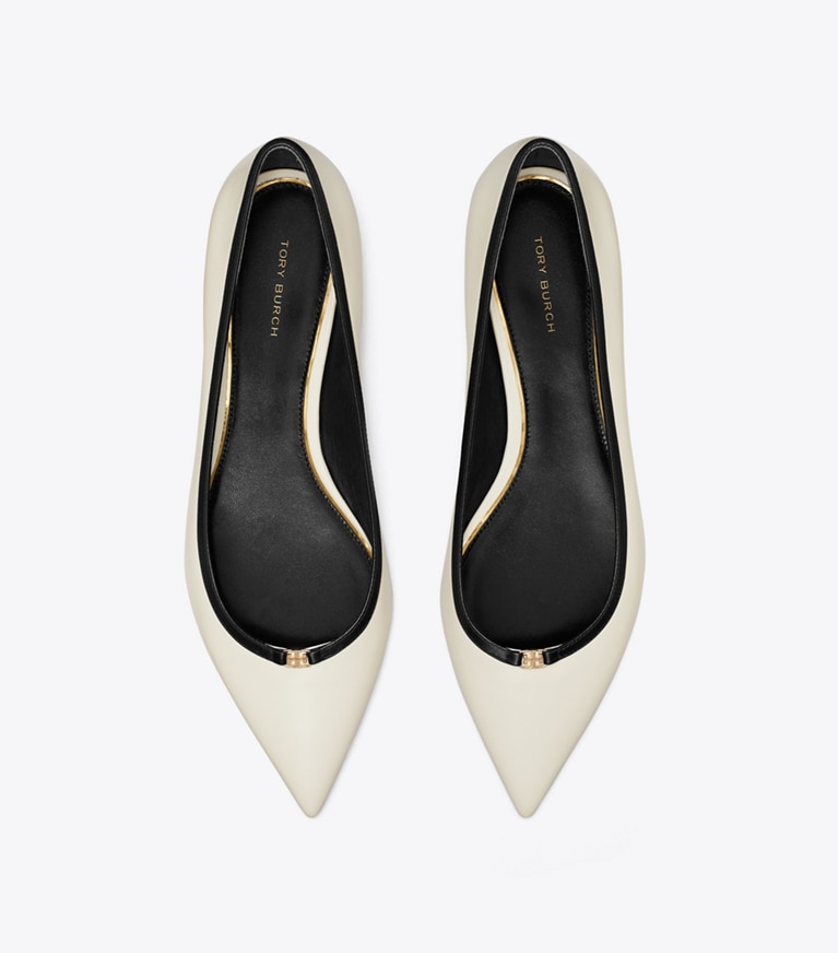 Tory Burch designer mocassins Chaussure plate à boucle Double T dans LIGHT CREAM / PERFECT BLACK vue du dessus
