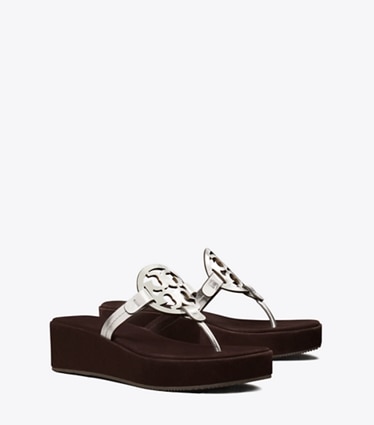 Tory Burch designer sandales Chaussures à talon compensé Miller in SILVER / COCOA angle
