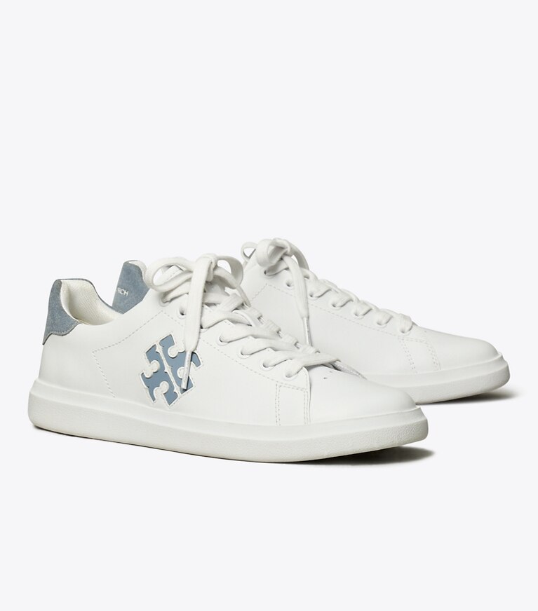 Tory Burch designer baskets Chaussures de tennis Howell dans TITANIUM WHITE / ARIA BLUE angle