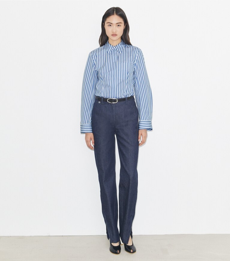 Tory Burch designer hauts Chemise en coton à manches cloche dans Blue Stripe sur modèle, de face