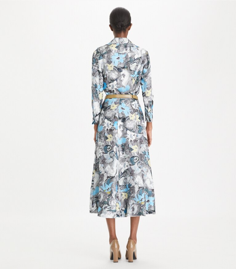 Tory Burch designer hauts Chemise en soie imprimée à manches resserrées aux poignets in Blue Tripped Out Flowers front
