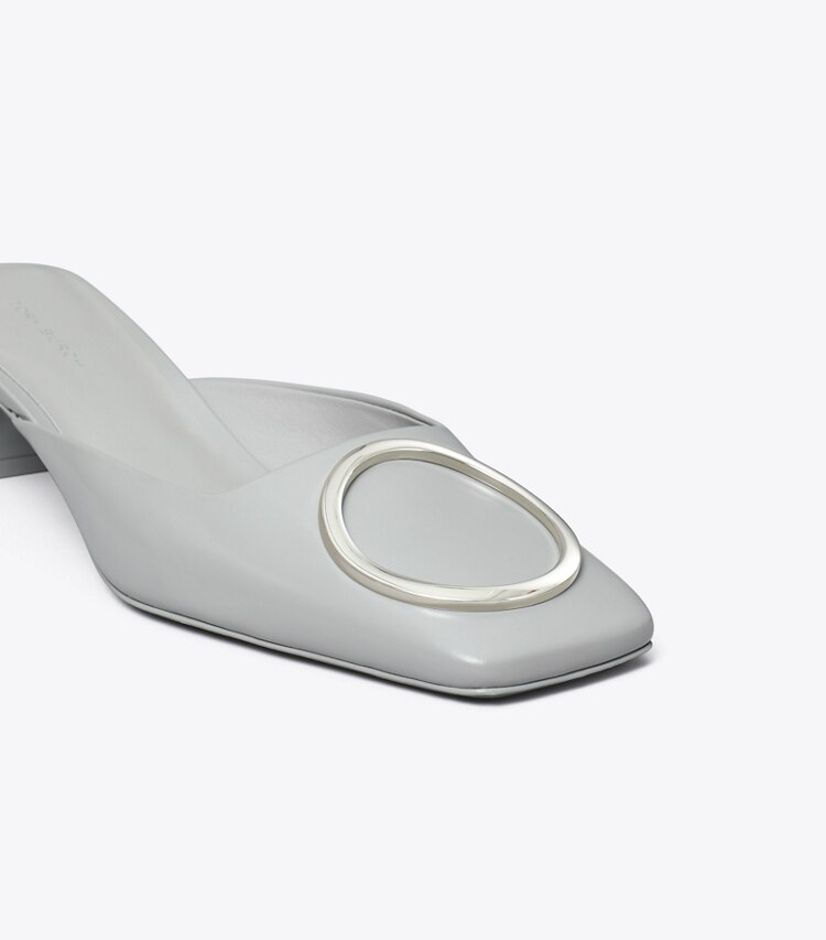 Tory Burch diseñador tacones Chinela con tacón y anilla en LOUTRE GRAY / SILVER detalle