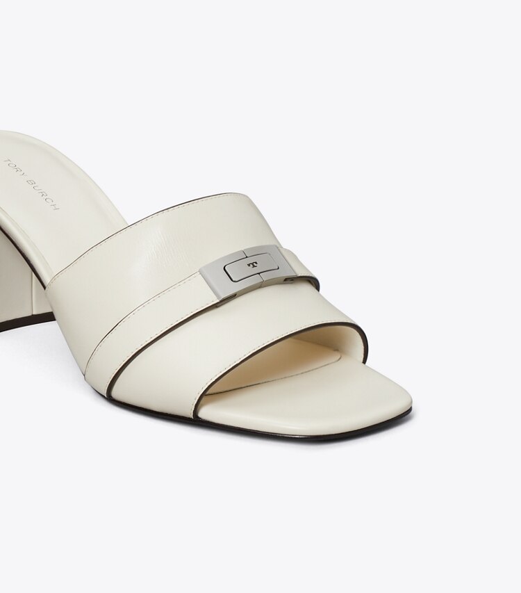 Tory Burch diseñador sandalias Chinela LeeLee de tacón en Light Cream detalle