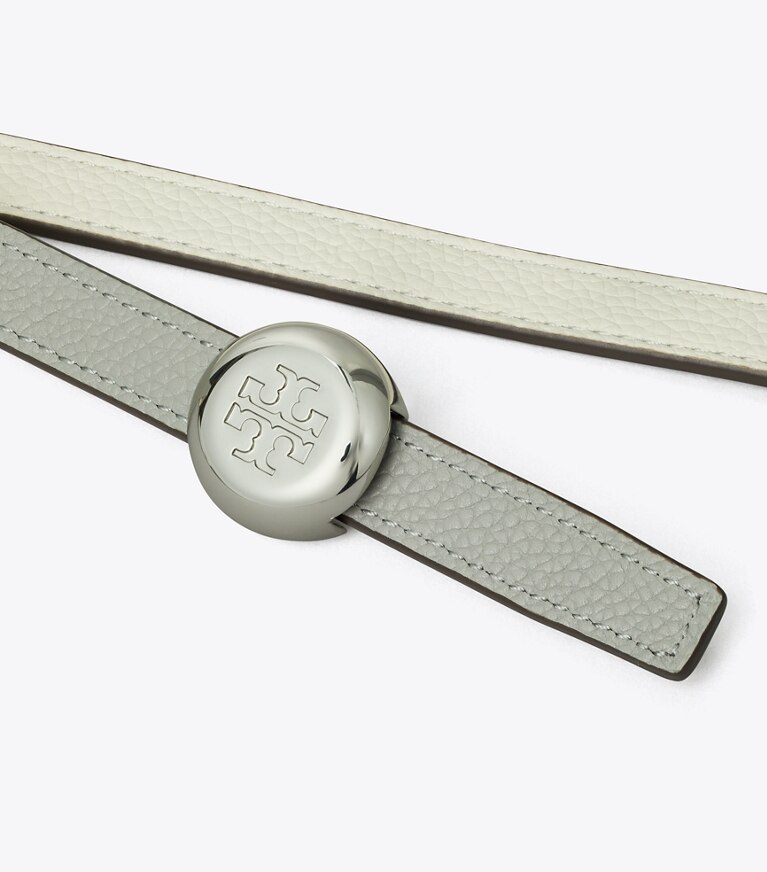 Tory Burch diseñador cinturones Cinturón reversible Romy en Warm White / Light Granite / Silver detalle