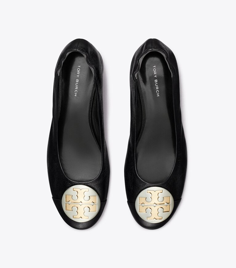 Tory Burch designer loafers Claire Ballerina mit Zehenkappe und Absatz in PERFECT BLACK / GOLD / SILVER angle