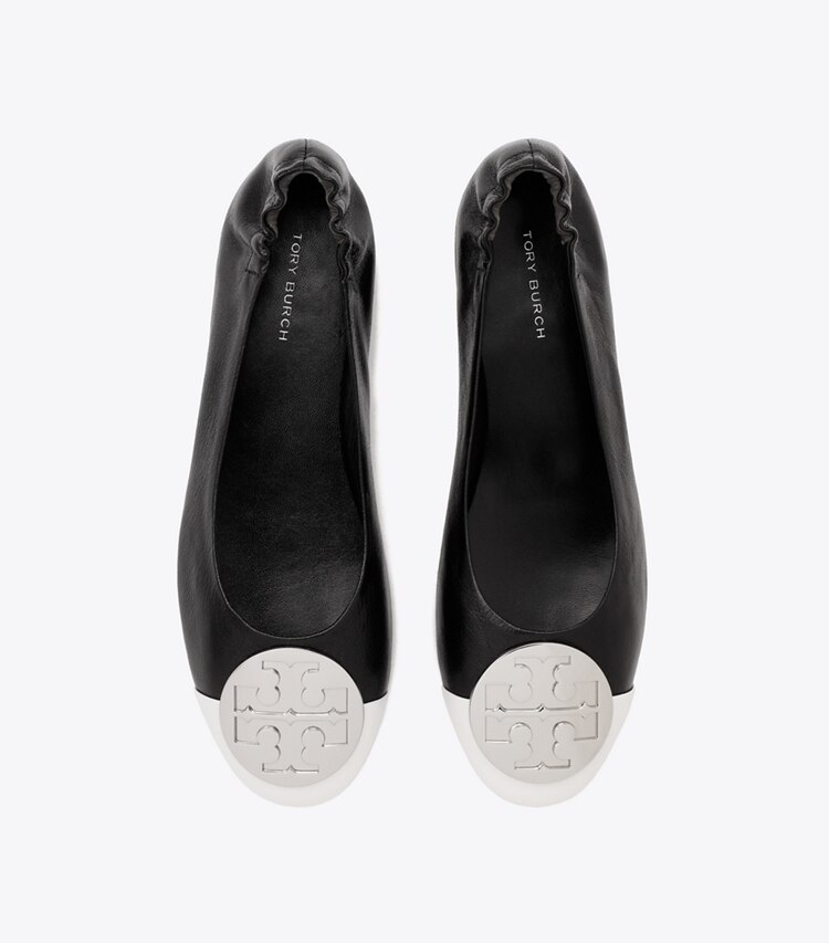 Tory Burch designer フラット クレア キャップトゥ バレエ in PERFECT BLACK / CLOUD / SILVER オーバーヘッド
