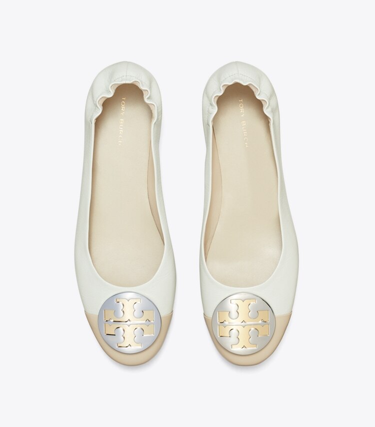 Tory Burch designer フラット クレア キャップトゥ バレエ in FEATHER GRAY / TORTORA オーバーヘッド