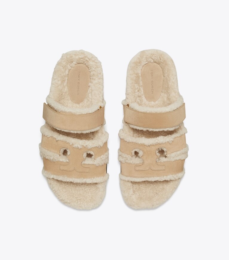 Tory Burch designer sandales Claquettes Ines en shearling in NOISETTE / TAUPE angle