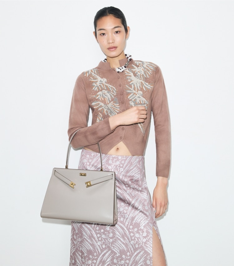 Tory Burch designer tote bags Classic Lee Radziwill Bag in LOUTRE accessory on model