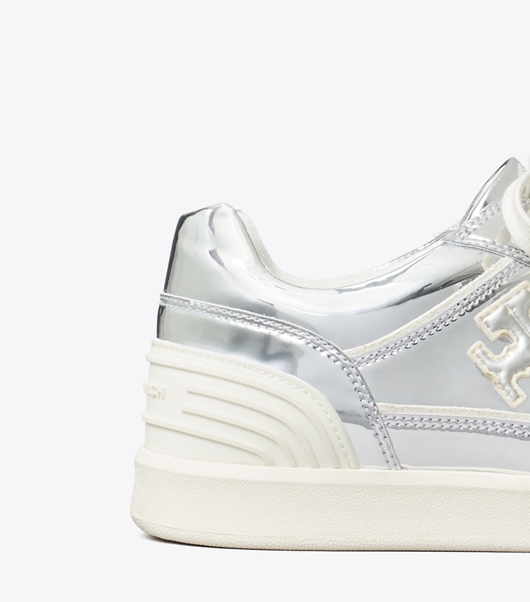 Tory Burch designer sneakers Clover Court Sneaker in ARGENTO / 0YSTER MUSHROOM detail