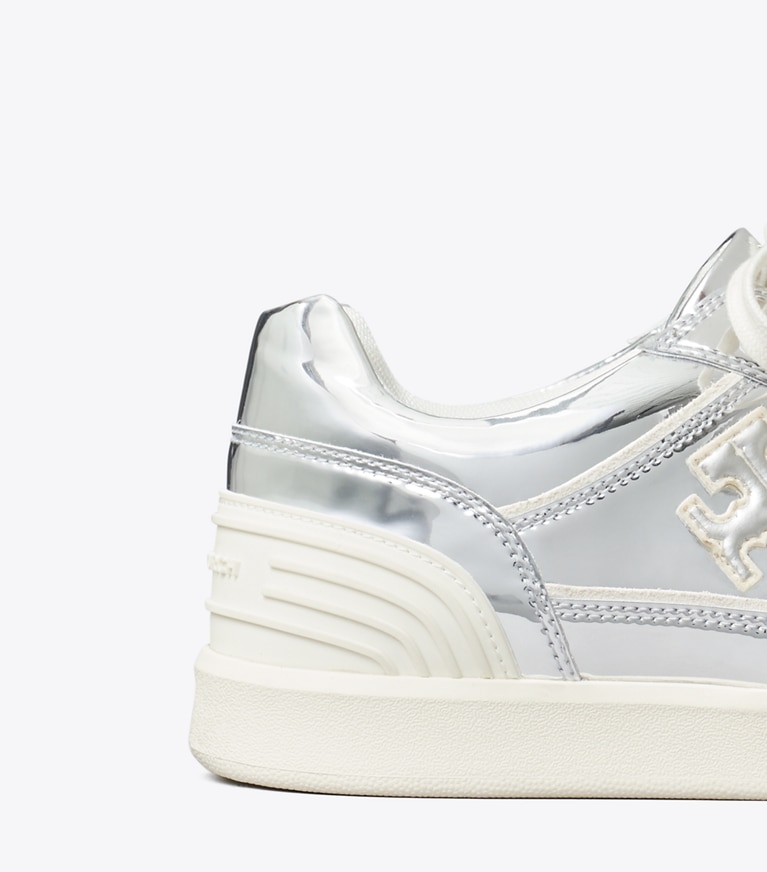 Tory Burch designer sneakers Clover Court Sneaker in ARGENTO / 0YSTER MUSHROOM angle