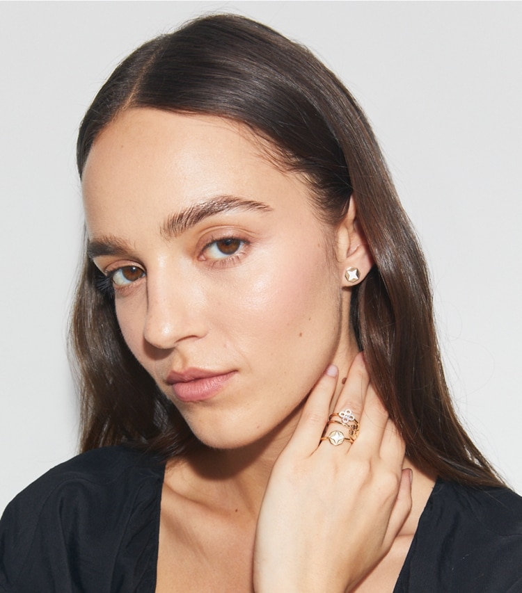 Tory Burch designer rings Clover Stacking Ring Set in Tory Gold / Mother of Pearl accessory on model
