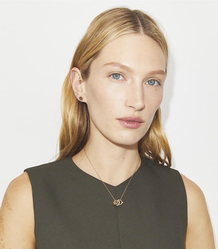Tory Burch designer boites à bijoux Coffret cadeau collier et boucles d’oreilles pavés Miller in Tory Gold / Crystal accessory on model