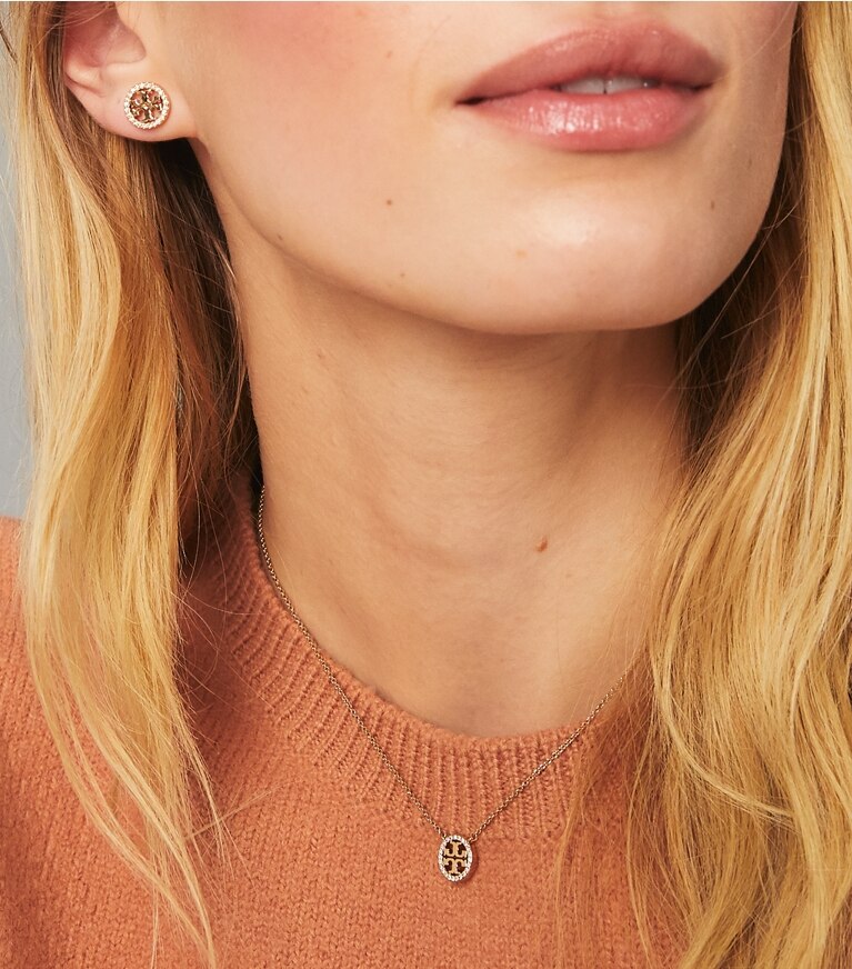 Tory Burch designer boites à bijoux Coffret-cadeau Miller Pavé : collier avec pendentif & boucles d'oreilles clous dans Rose Gold / Crystal supplémentaire sur le modèle