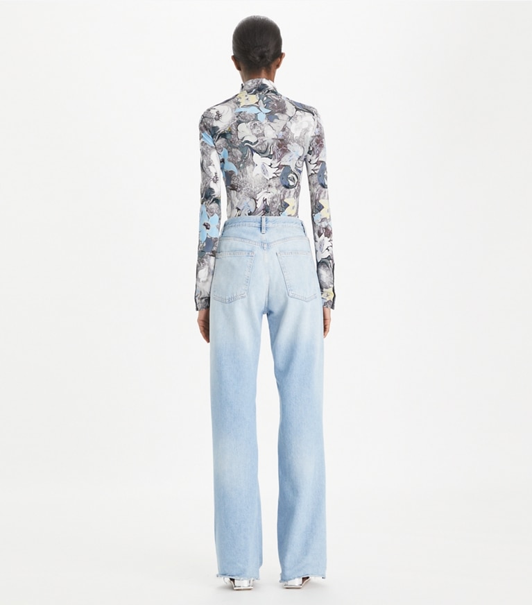 Tory Burch designer hauts Col roulé en jersey de viscose imprimé dans Blue Abstract Floral sur modèle, de dos