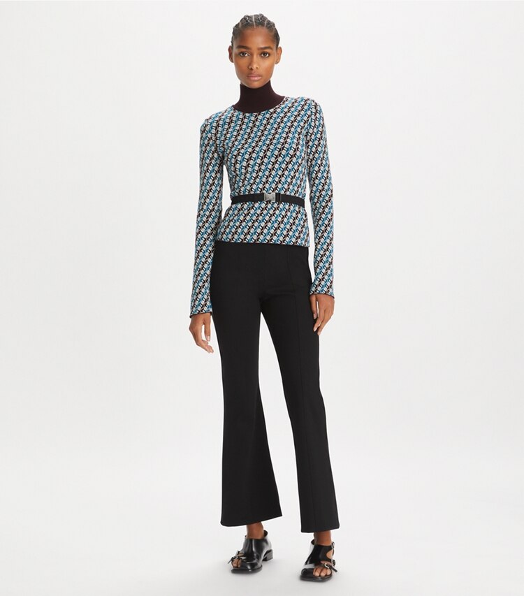 Tory Sport designer sweaters Col roulé jacquard in Aqua Blue Linked Geo 3 Color sur mannequin, devant