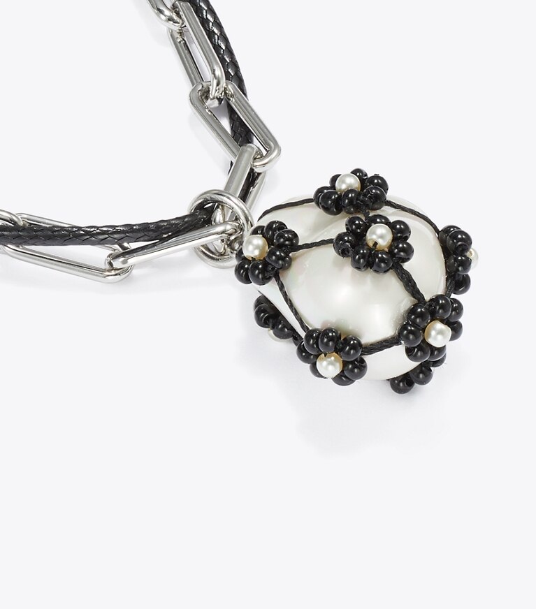 Tory Burch diseñador collares Colgante Curiosity con doble hilera de perlas en Tory Silver / Black detalle