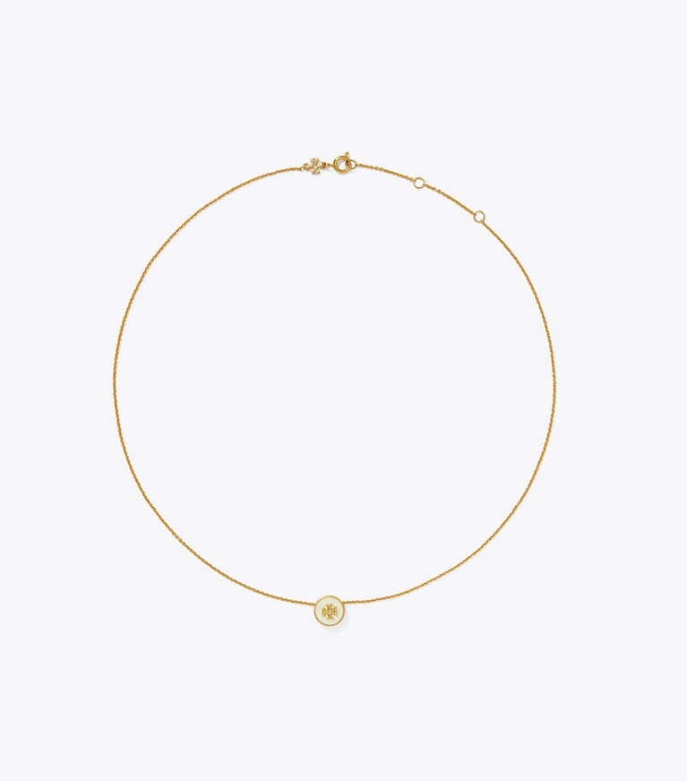 Tory Burch diseñador collares Collar con colgante esmaltado Icon en Tory Gold / New Ivory frontal