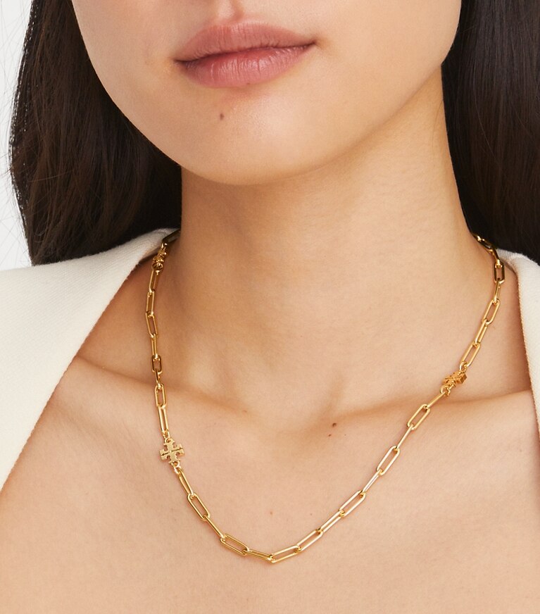 Tory Burch diseñador collares Collar de cadena Icon en Tory Silver accesorio en modelo