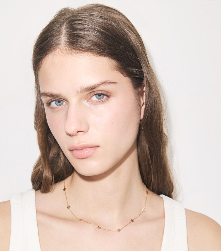 Tory Burch diseñador collares Collar icon en Tory Gold accesorio en modelo