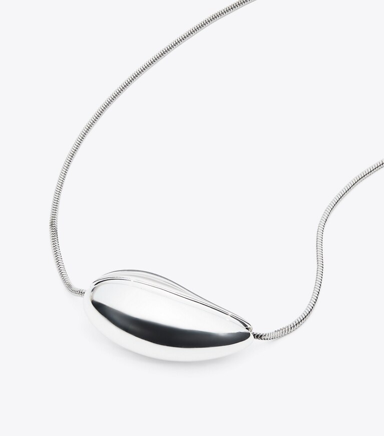 Tory Burch designer colliers Collier à pendentif ajouré dans Light Silver détails