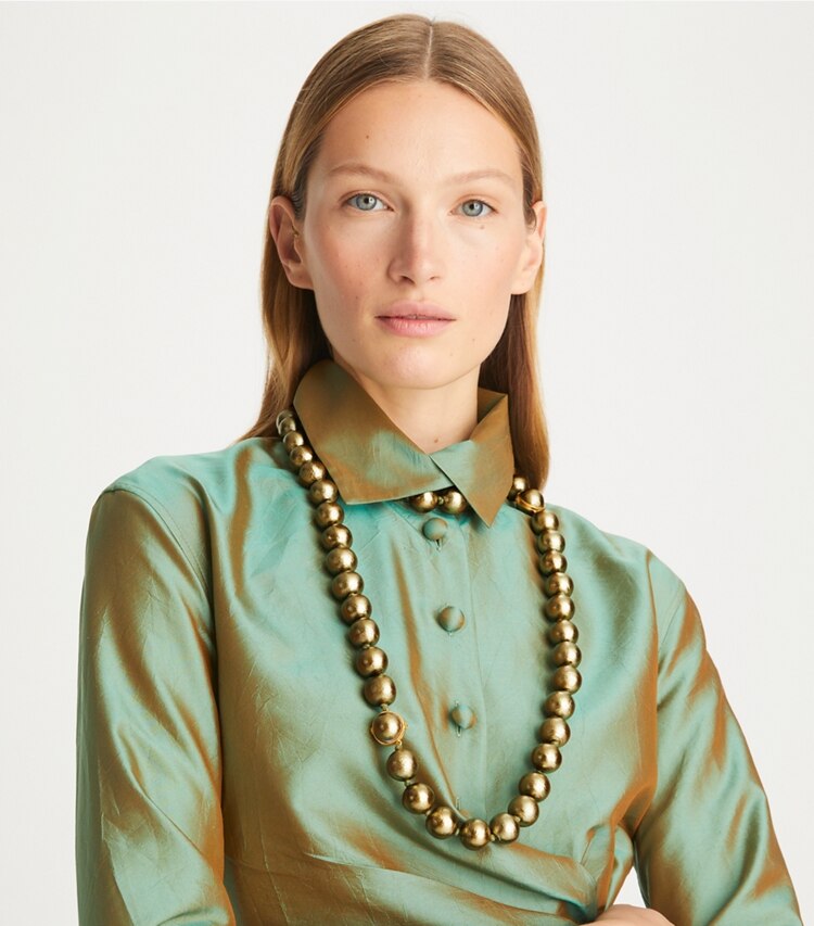 Tory Burch designer colliers Collier de perles convertible dans Green/Gold accessoire sur le modèle