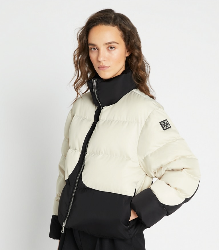 Tory Sport designer コート カラーブロック ダウンジャケット in Bone / Black front