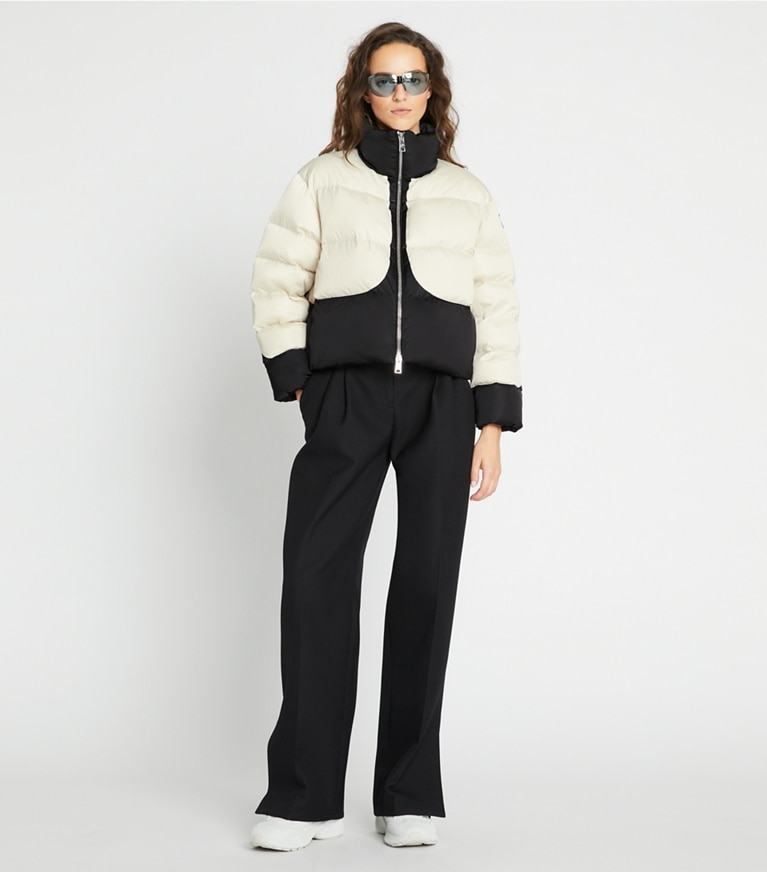 Tory Sport designer コート カラーブロック ダウンジャケット in Bone / Black front