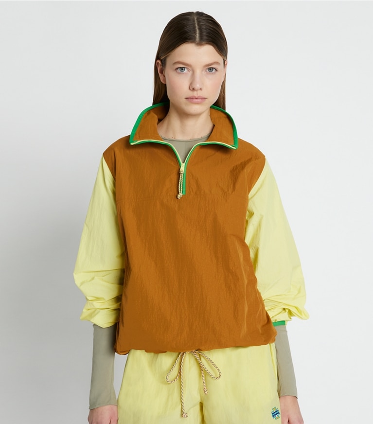 Tory Sport designer ジャケット カラーブロック ナイロン ハーフジップジャケット in Ridge / Yellow Dahlia front