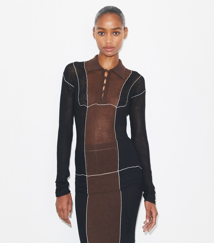 Tory Burch designer strickware Colorblock-Pullover aus Wolle in Black / Chocolate on model detail