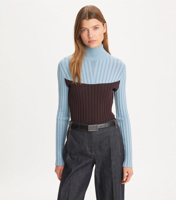 Tory Sport designer セーター カラーブロック タートルネックセーター in Seafaring / Dark Eggplant on model detail
