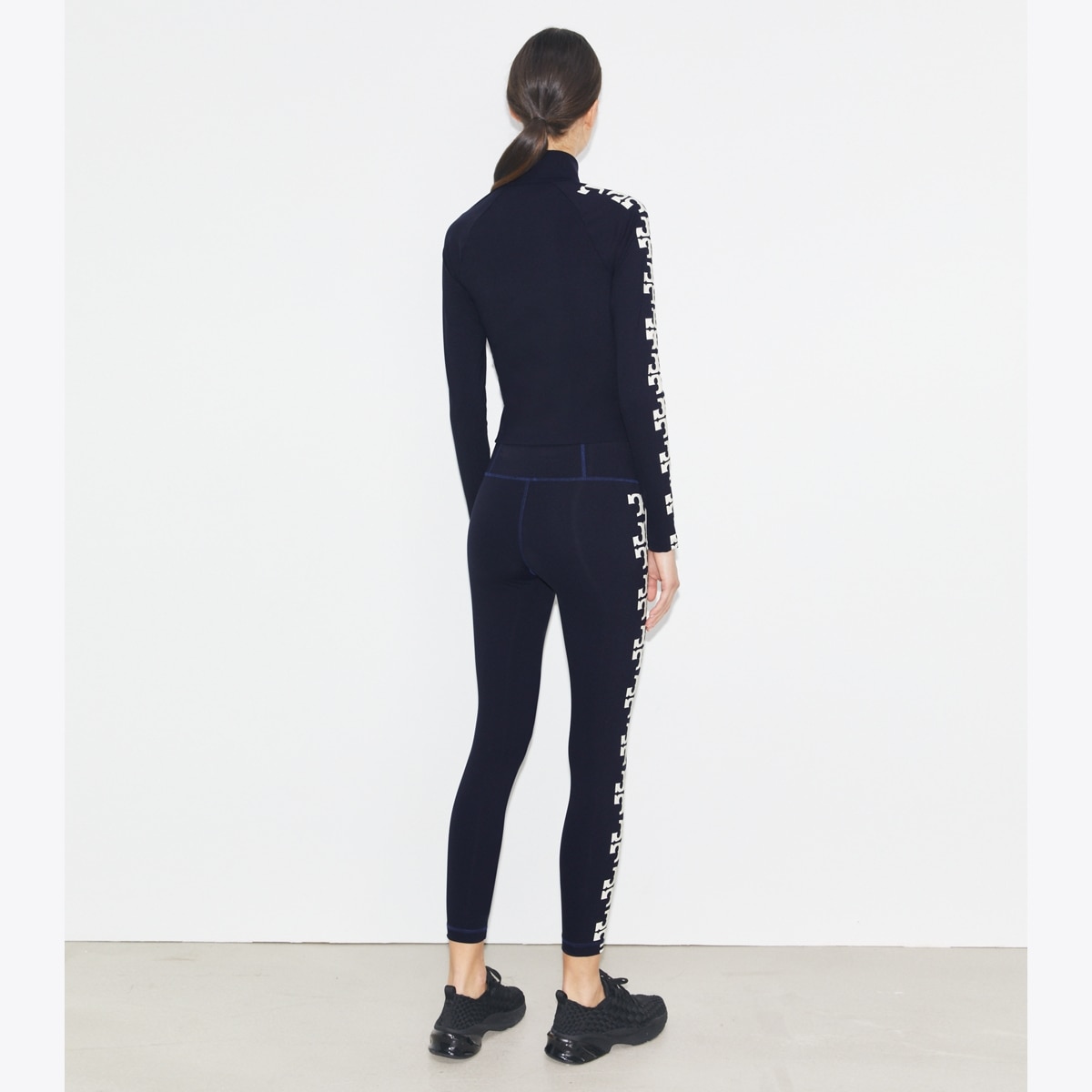 レディースウェア TORY SPORT Compression Logo 7/8 Legging: Women's Clothing | Bottoms | Tory