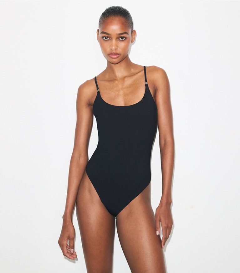 Tory Burch designer costumi interi Costume intero a tinta unita in Black on model detail