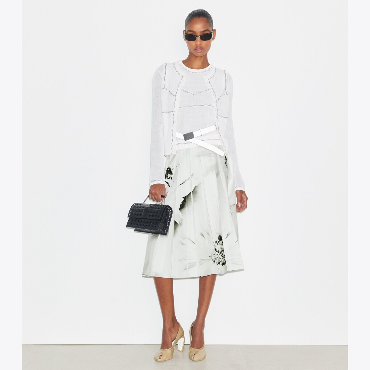 【Tory Burch】コットンスカート ロゴ入りボタン ホワイト Cotton Logo Lace Cardigan: Women's Designer Sweaters | Tory