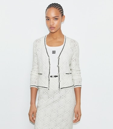 Tory Burch designer セーター コットン ロゴ レースカーディガン in White on model detail