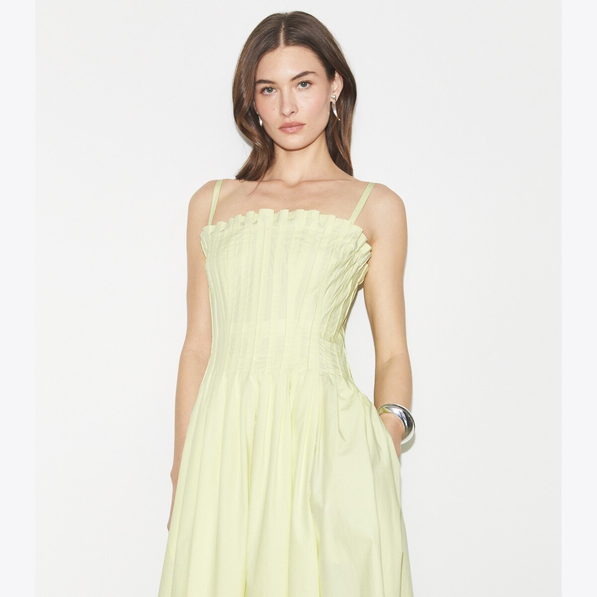cotton-poplin-dress-on-model-