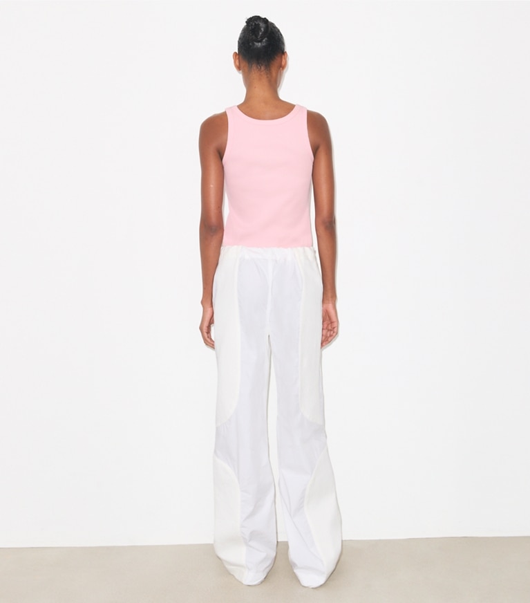 Tory Burch designer トップス コットン スクープ タンクトップ in Light Pink on model back