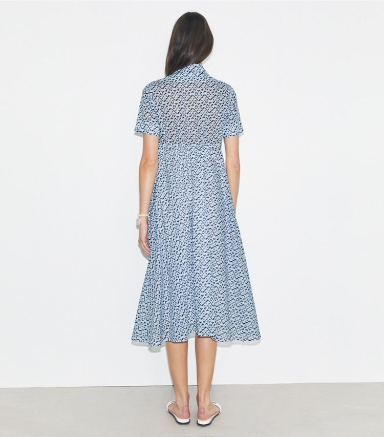 Tory Burch designer カバーアップ コットン シャツドレス in Light Blue Prismatic T Monogram on model back